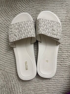 Michael Kors Cream/White Monogram Slide Sandals